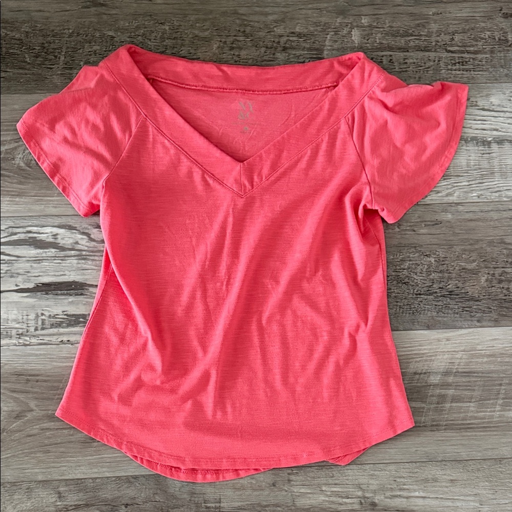 ⭐️NY & Co v neck tee